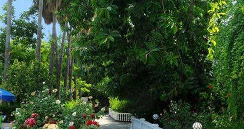 RIVERSIDE GARDEN RESORT HOTEL