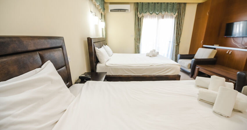 RIVERSIDE GARDEN RESORT HOTEL