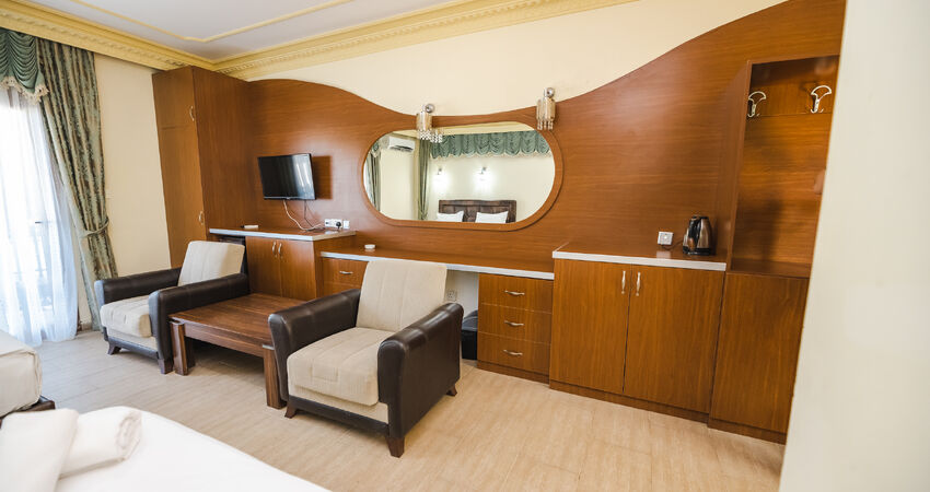 RIVERSIDE GARDEN RESORT HOTEL