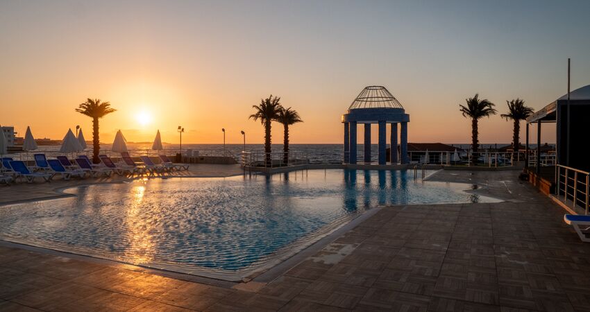 DOME HOTEL