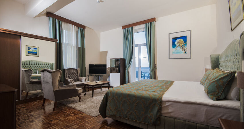 DOME HOTEL