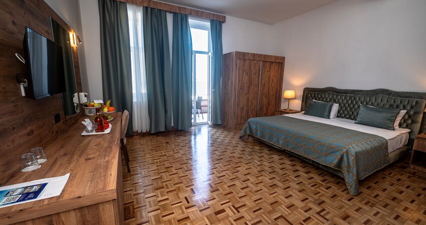 DOME HOTEL